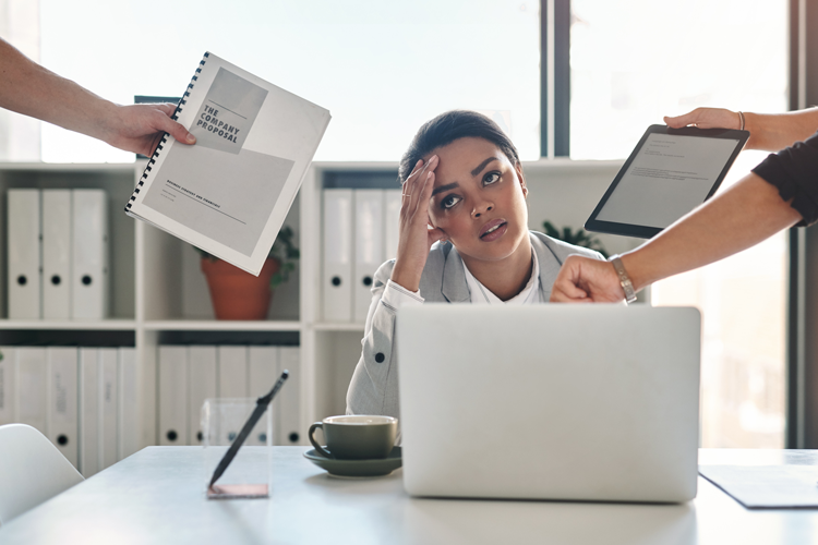 A woman in her 30s is experiencing symptoms of Burnout in a corporate setting